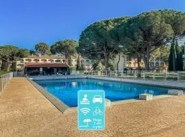 Idyllique ! Piscine, vue jardin et montagne, parking, local à vélos, et à 2 pas de la plage !