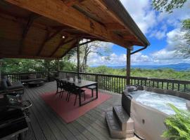 Hot Tub, Panoramic Views, Deck, Firepit, hotel di Beech Mountain