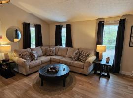 Quaint Liberty Township Remodeled Home, hotel a Hamilton