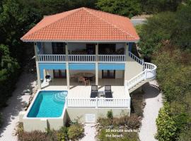 Dushi Sunset at Coral Estate Luxury Resort, hotel v destinaci Willibrordus