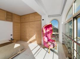 Stunning Home with Breathtaking View, acomoda&ccedil;&atilde;o em condom&iacute;nio em Furore