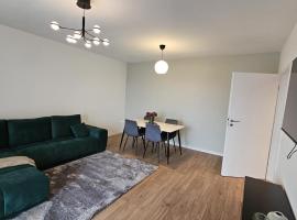 Spacious Riverside View, Class Park, family hotel in Târgovişte