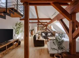 TurnKey I Old Town 5BR Loft Apartment