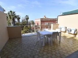Spacious 3-Level House Near the Beach