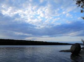 Sunset Cove Cottage private beach, hotel di Prospect Harbor