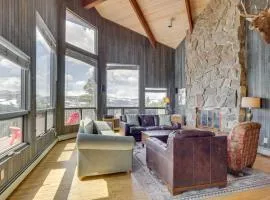 Panoramic Mountain-View Retreat with Hot Tub and Deck!