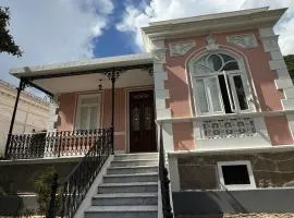 Chalés e Pousada - Casarão Histórico by Pousada Princesa Isabel