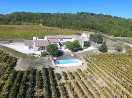 Véritable mas provençal avec 3 logements en pleine nature