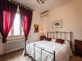 Casa Fuori Casa - 200 mt dal casello autostradale, parcheggio gratuito, garage moto