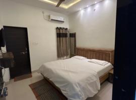 Hotel Shrinath ji Omkareswar, hotel v destinaci Godarpura
