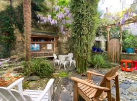 Jardin paisible en centre-ville, hotel in Auray