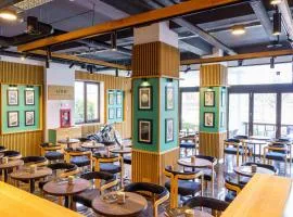 HOW Boutique and Hotel