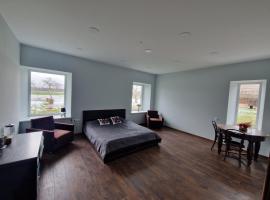 Laumės dvaras, hotel i Kruopinė