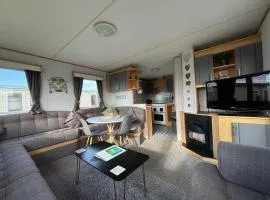 Meadow View 158 - Golden Palm, Pet friendly, WiFi, bed linen - Meadow Lakes Caravan & Lodge Hire