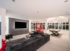 Luxury 3 bed Retreat with Hot tub