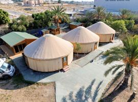 Camp y Ni&ntilde;o, cort de lux din Pechina