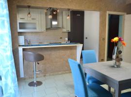 Apartment Glam House Monet, Hotel in Rometta Marea