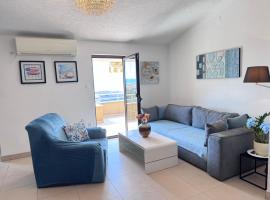 Apartman "Sabine" with heated pool, hotel i Omišalj
