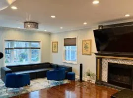Stunning Home in Prime Chicago with private pool