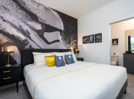 Luxury 3 Bed Home up to 8 guests- The Hub - 3236 TT