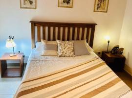 Alojamiento Santa Rita, hotel a Santo Tomé