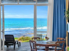 Absolute Beachfront l Couples Getaway, hotel de playa en Blue Bay 