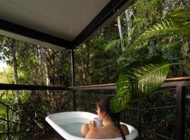 Sun Suite - tiny home treehouse, hotel v destinaci Kuranda