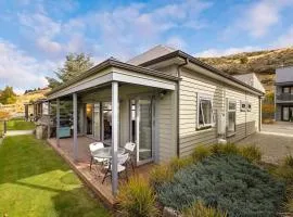 Cardrona Retreat, resort spa & swimming pool!