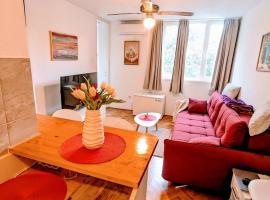 DeMass Apartment - Cozy, Free Parking and WiFi