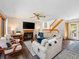 Charming Townhouse with Shared Pool