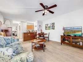 Turtle Paradise - King bed, AC, Across from Beach