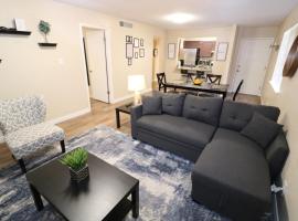 Two king, Cozy & Comfy!, Hotel in El Paso