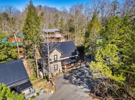New Luxury Vacation Home Cabin in Smoky Gatlinburg - Theater Room