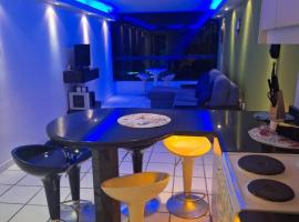 A beautiful apartment with ocean and pool views, hotel in Caraballeda