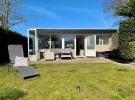 Bungalow Sint Maartenszee near Sandy Beach