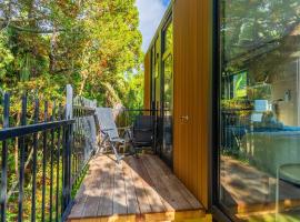The Kauri Retreat by Tiny Away, hotel v destinaci Waitoki