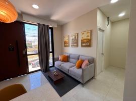 Apartment in the heart of SA, ξενοδοχείο με πάρκινγκ σε Σάντα Άνα