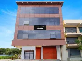Super Townhouse Bidadi Formerly Royal Garuda