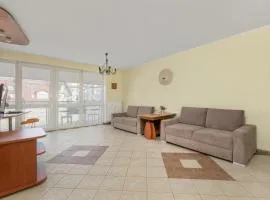 Jasny i Delikatny Apartament Sun Seasons 24 w Kołobrzegu by Noclegi Renters