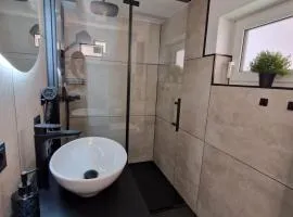 Tiny House am See Dillich - Hunde willkommen - Eigener eingezäunter Garten - Ruhige Lage - Klima