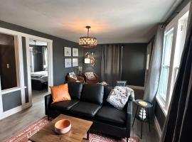 1 Bed1 Bath Condo wKitchenLR-Sleeps up to 4PP, caba&ntilde;a en Russell