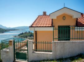 Holiday Home Sunny Hill, отель в Каменари