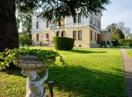 Villa Liberty Venezia -Jacuzzi and Gardens- Dimora Storica a soli 20km da Venezia