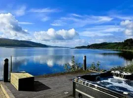 Fyne Edge - A Luxurious Lochside Haven