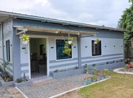 Medalla Homestay, casa de campo em Bitin