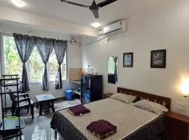 Studio Peaceful Path R-5 by Mukund Sadan Arambol