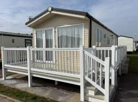 Palm Grove 19 - Golden Palm - Central Heating, WiFi, pet friendly, bed linen - Meadow Lakes Caravan & Lodge Hire