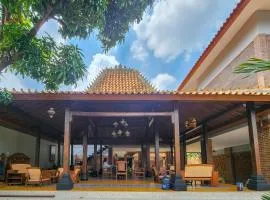 RedDoorz near Stasiun Sragen