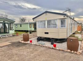 Delta, Bromley 4-Bedroom Located in Uddingston, Glasgow at Maryville Caravan Site, alojamiento con cocina en Uddingston