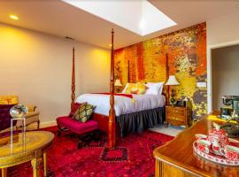 Serene Lakeside Suite for a Romantic Getaway in California, hotel v destinaci Julian